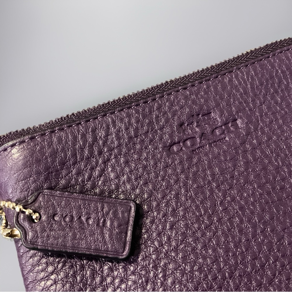 NWOT Coach Burgundy Pebbled-Leather Wristlet/Phone Pouch/Makeup Bag w/Card Slots - Picture 2 of 5